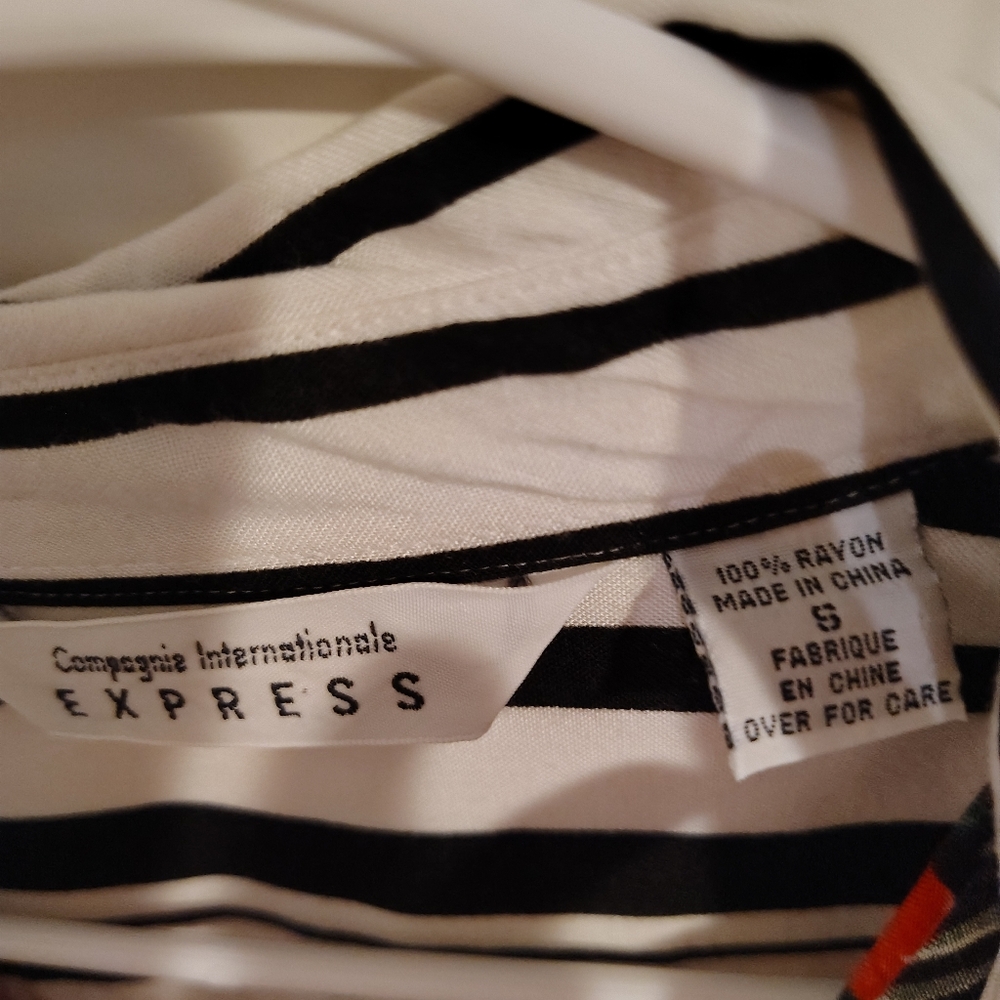 VINTAGE Express Size Small, Floral Red & Black Striped Button Down See Pics - Picture 8 of 9